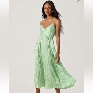ASTR MAEVE PLEATED DRESS